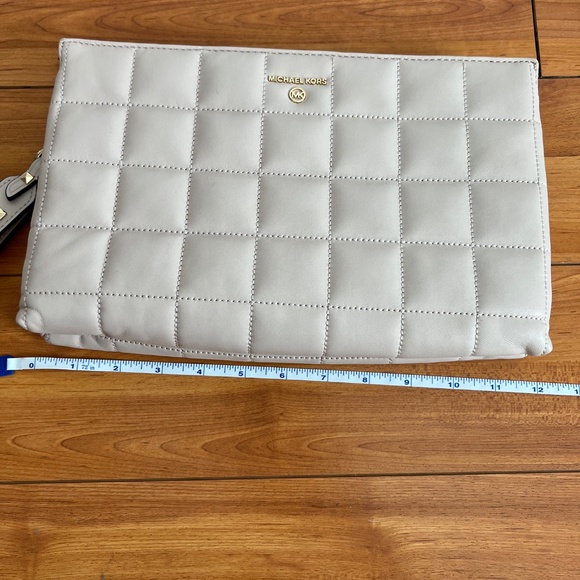 MK Michael Kors Beige Leather Stitch Studded Wristlet Clutch Bag - Picture 4 of 6
